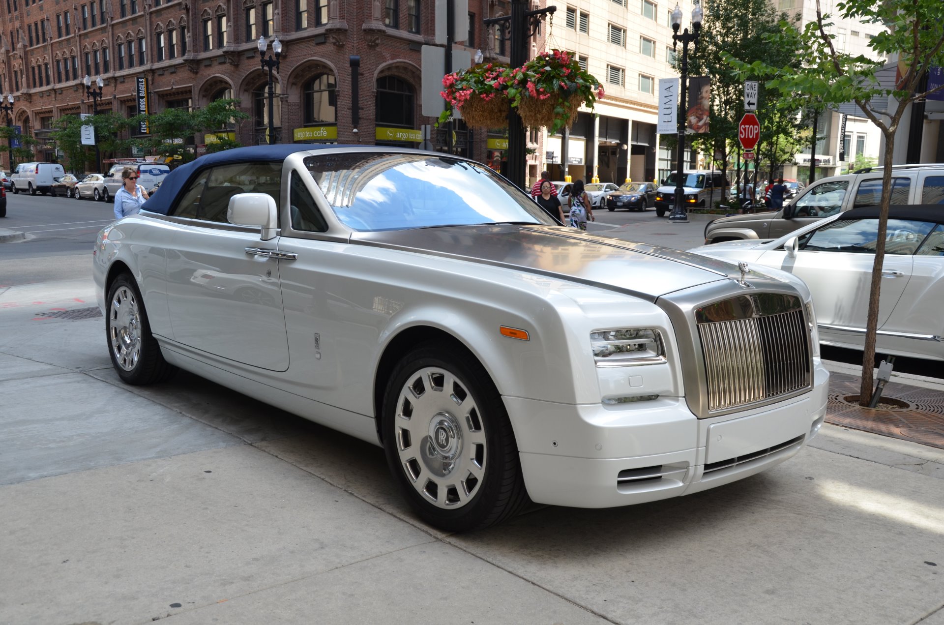 Rolls Royce Phantom Drophead Coupe Mansory