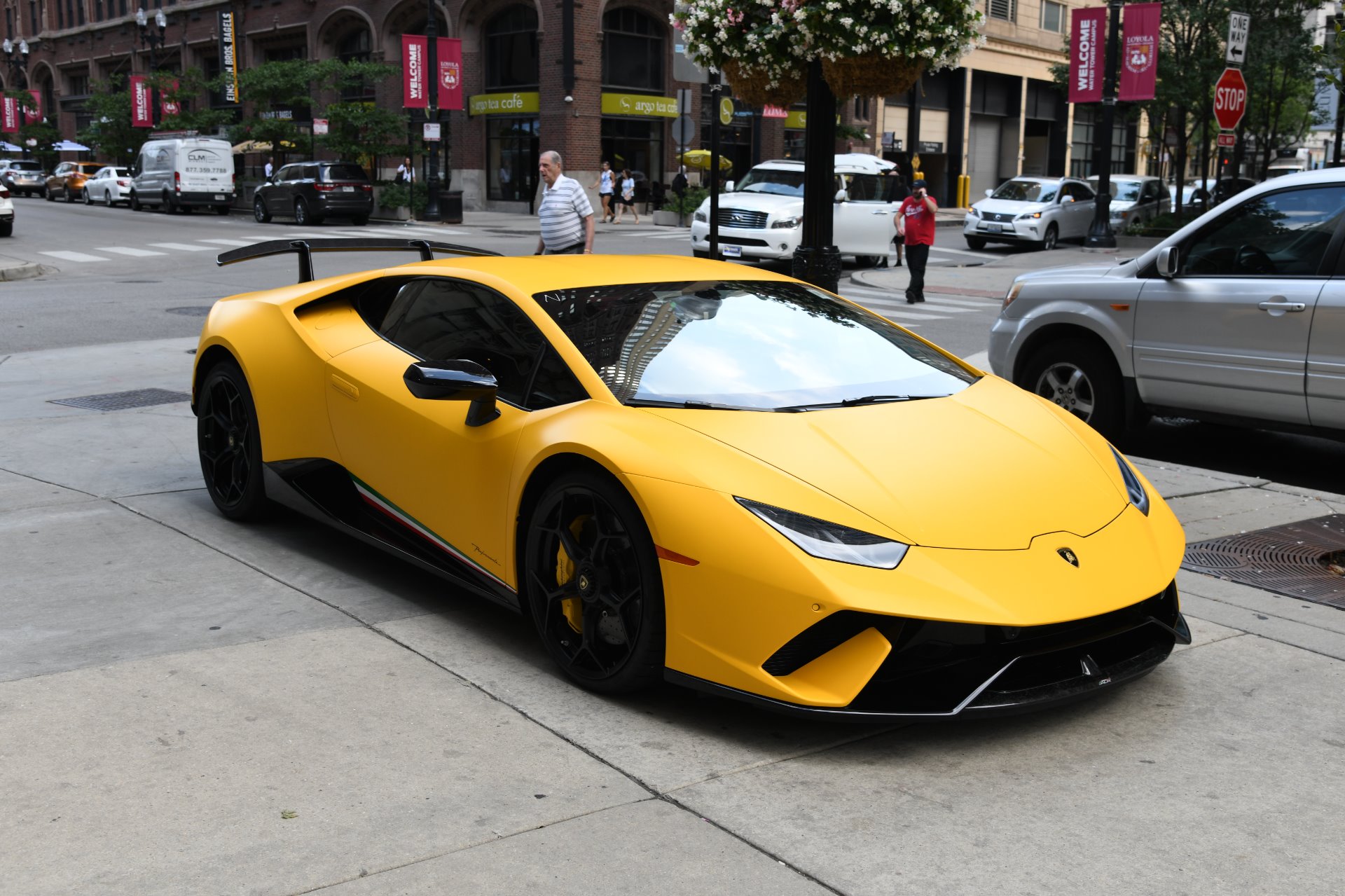 Lamborghini Huracan желтая