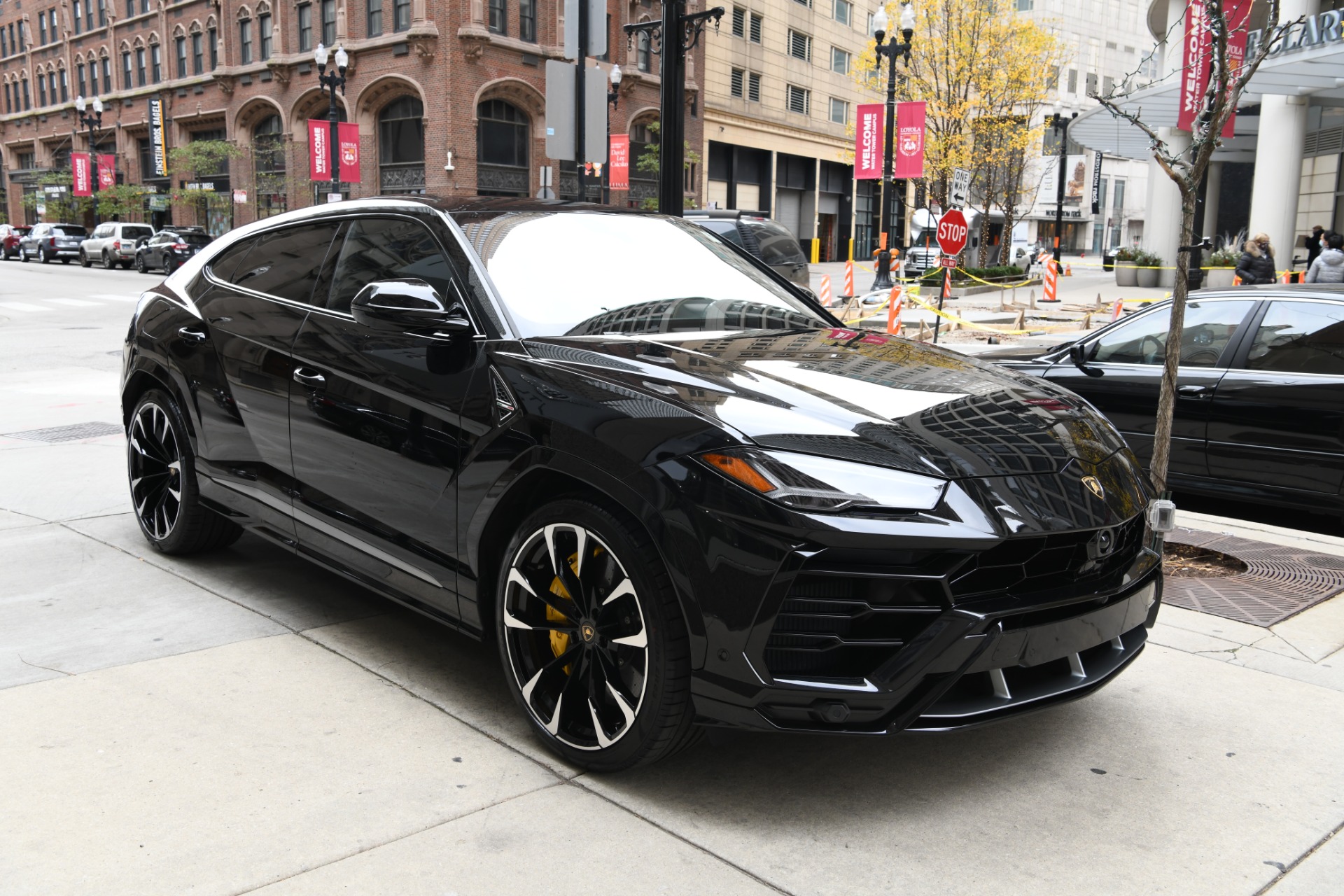 Lamborghini Urus Black & Gold! 😮