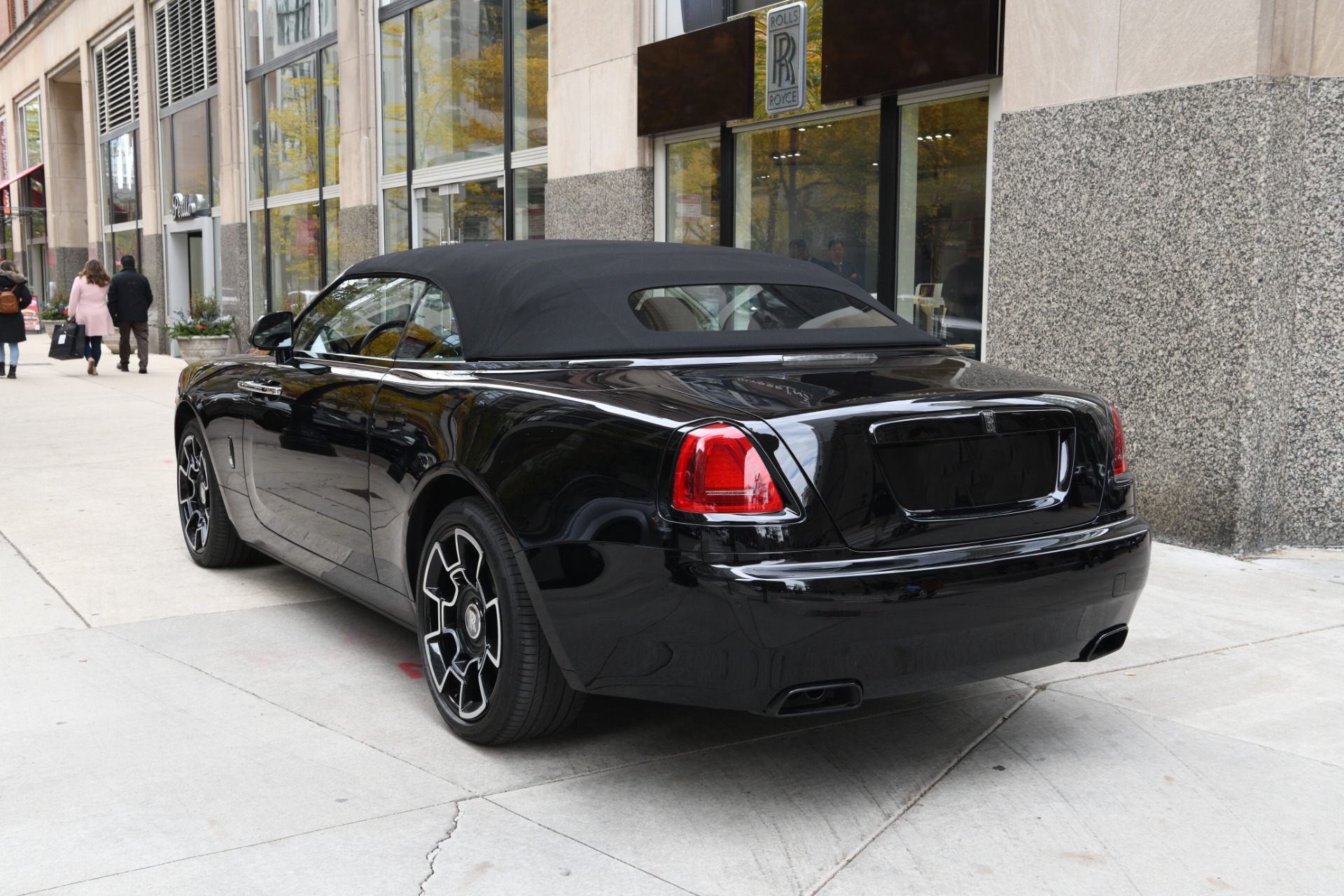 2019 rolls royce dawn black badge